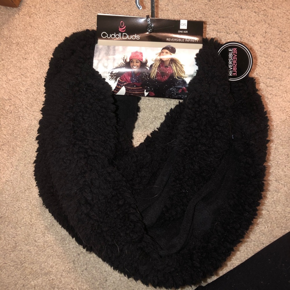 reversible cuddl duds scarf. brand new